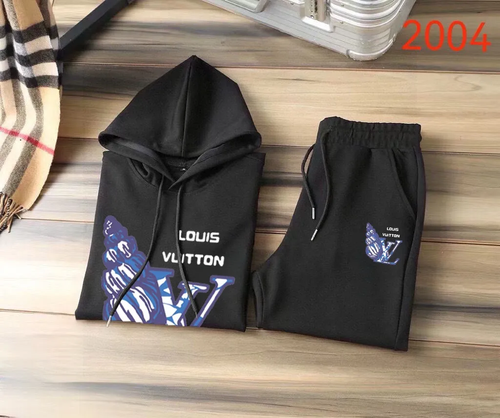 🅿️400 direct batch [LV Louis Vuitton] (Fat Man Gospel) hot-selling suit is coming. Focus on the original version of the official website. 2025 new hot-selling cardigan sweater suit. The original order is the best. 🇭🇰The meticulous work of top designers. Just for a fitting and perfect upper body effect. 100% natural high-quality Roman cotton, close-fitting comfort, noble and elegant! Original hardware embodies elegance and nobility! Counter size: M-5XL (maximum wear up to 220 pounds)